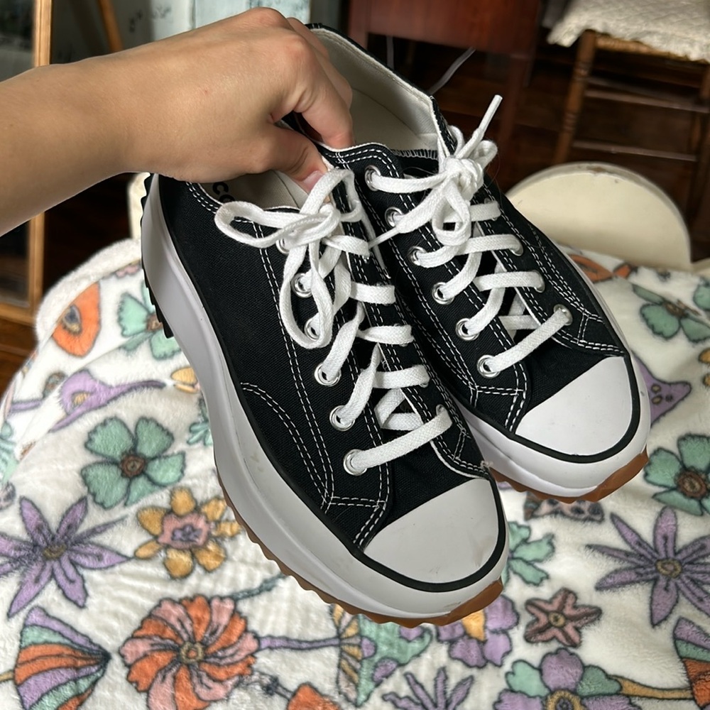 Converse run star platform (black and white) BRAND NEW